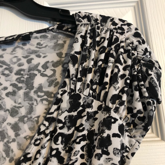 Faux-wrap dress - Picture 3 of 4